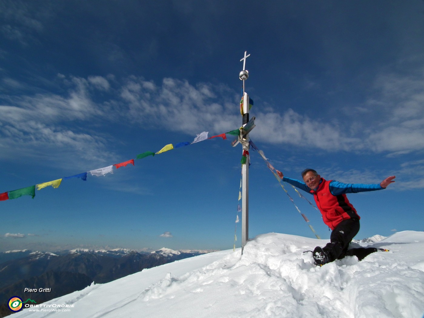 01 In vetta al Monte Ocone (anticima-croce 1363 m).JPG